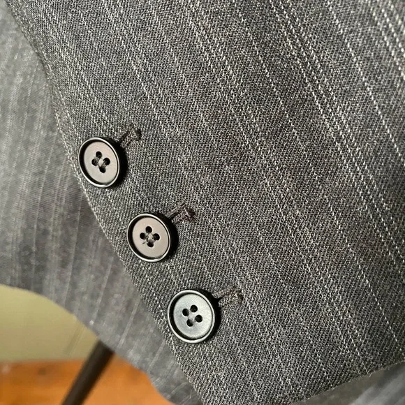 THEORY Women's Gray Wool Blend Double Breasted Pinstripe Blazer Size: 00 NWOT - Picture 4 of 10